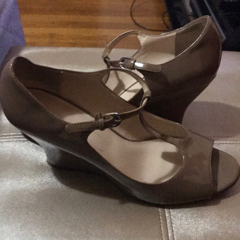 Dress shoe